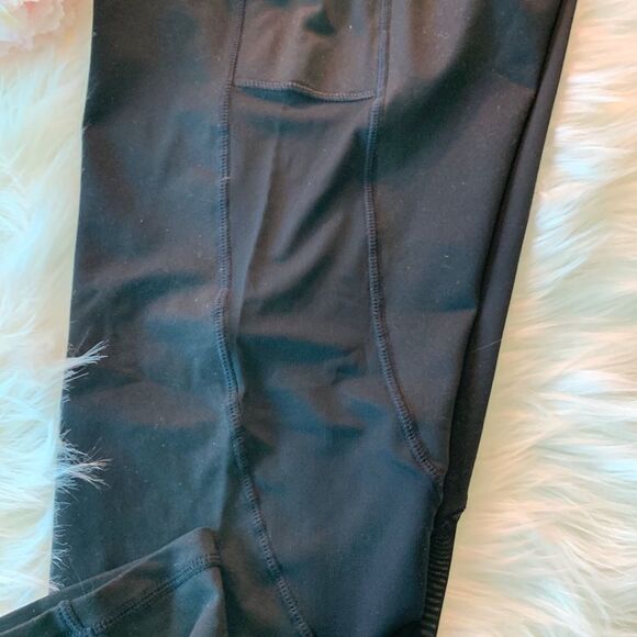 WOMEN’S BLACK CAPRIS - Picture 4 of 6